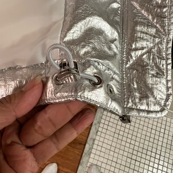 SILVER METALLIC WINTER COAT BY MICHAEL KORS… SIZE LARGE… NEW WITH TAGS. - Picture 14 of 16